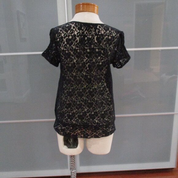 Akiabara Short Sleeve Floral Lace Blouse - Picture 3 of 6